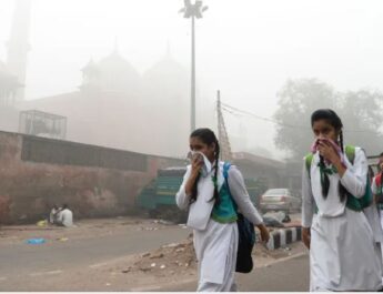 Delhi Wakes Up To Season’s Worst Air Quality, Visibility Drops To 150 Metres